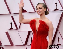 Best supporting actress nominee Amanda Seyfried looked radiant in red, wearing Giorgio Armani Privé